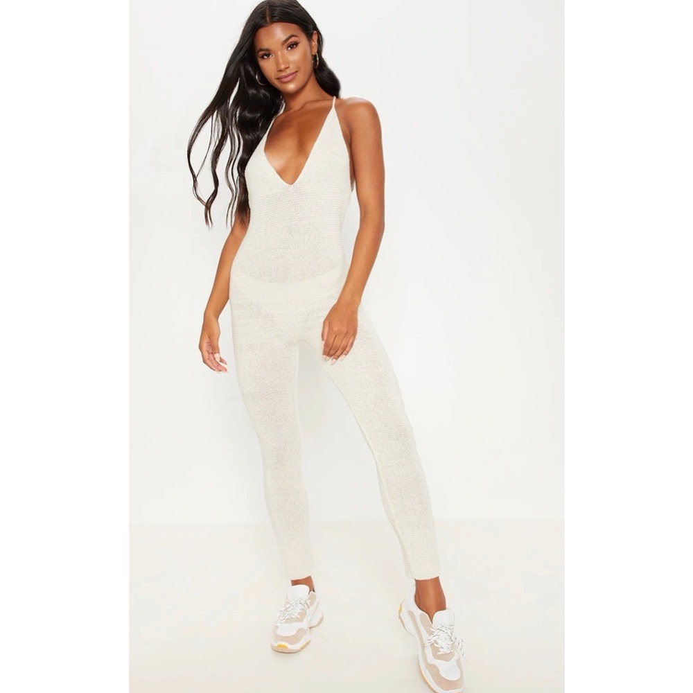 ✨PrettyLittleThing
Cream Knitted Jumpsuit 🤍